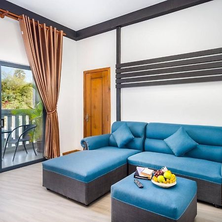 รีวีล อังกอร์ โฮเต็ล Hotel เสียมราฐ ภายนอก รูปภาพ