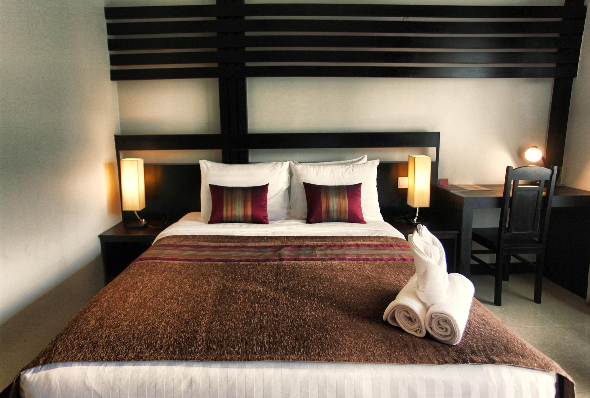 รีวีล อังกอร์ โฮเต็ล Hotel เสียมราฐ ภายนอก รูปภาพ