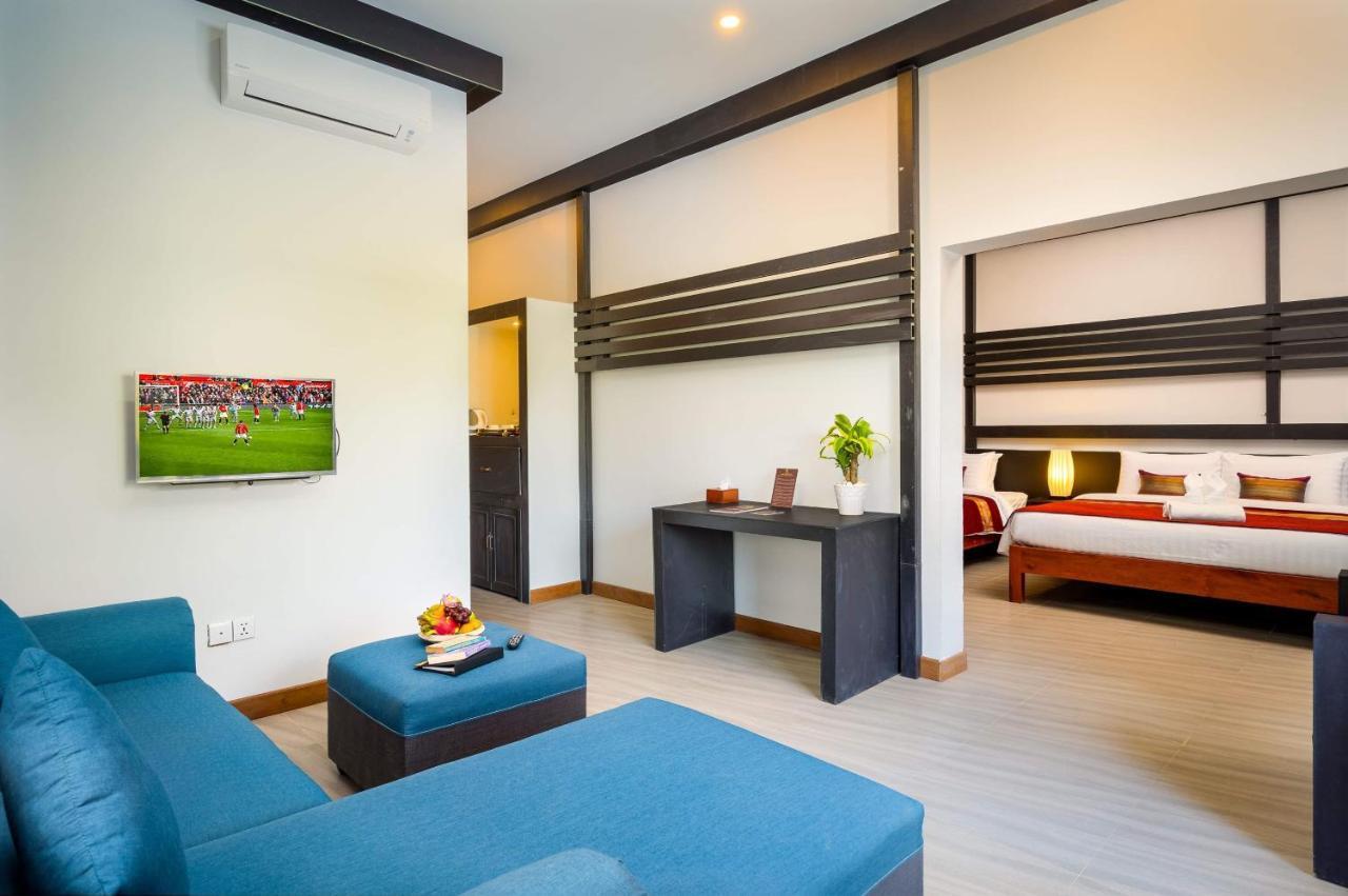 รีวีล อังกอร์ โฮเต็ล Hotel เสียมราฐ ภายนอก รูปภาพ
