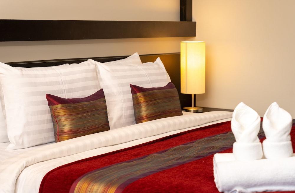 รีวีล อังกอร์ โฮเต็ล Hotel เสียมราฐ ภายนอก รูปภาพ