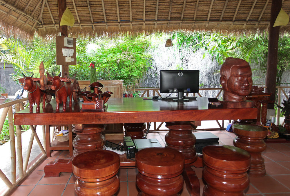 รีวีล อังกอร์ โฮเต็ล Hotel เสียมราฐ ภายนอก รูปภาพ