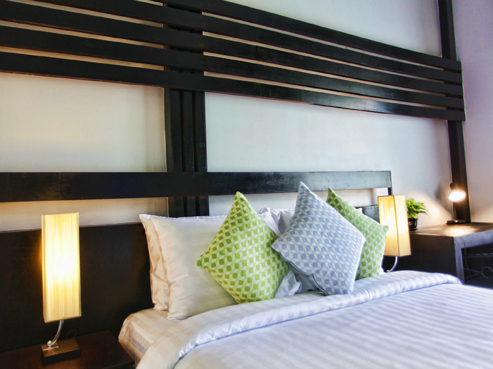 รีวีล อังกอร์ โฮเต็ล Hotel เสียมราฐ ภายนอก รูปภาพ