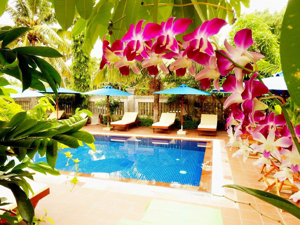 รีวีล อังกอร์ โฮเต็ล Hotel เสียมราฐ ภายนอก รูปภาพ