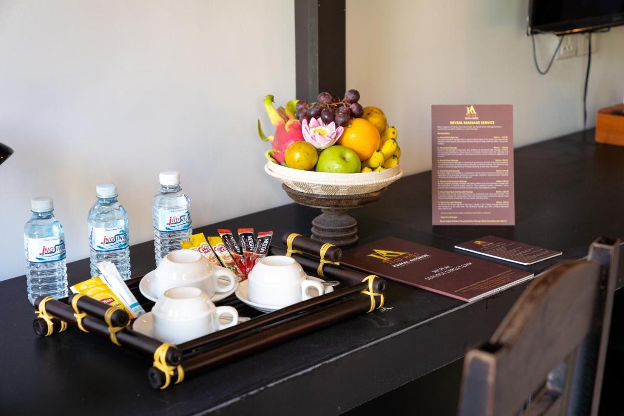 รีวีล อังกอร์ โฮเต็ล Hotel เสียมราฐ ภายนอก รูปภาพ