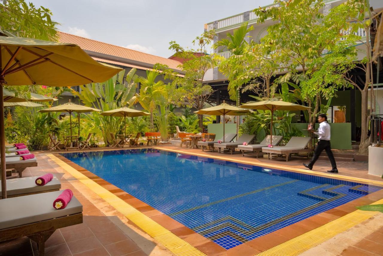 รีวีล อังกอร์ โฮเต็ล Hotel เสียมราฐ ภายนอก รูปภาพ