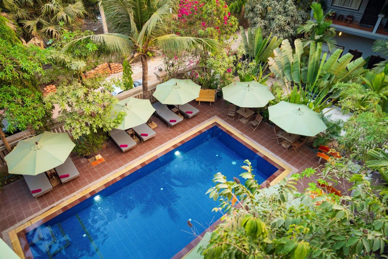 รีวีล อังกอร์ โฮเต็ล Hotel เสียมราฐ ภายนอก รูปภาพ