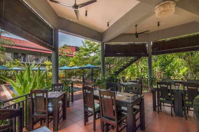 รีวีล อังกอร์ โฮเต็ล Hotel เสียมราฐ ภายนอก รูปภาพ
